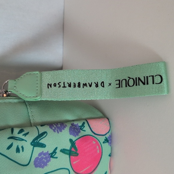 Clinique x Drawberston Limited Edition apples & grapes bag wristlet New - Picture 2 of 3